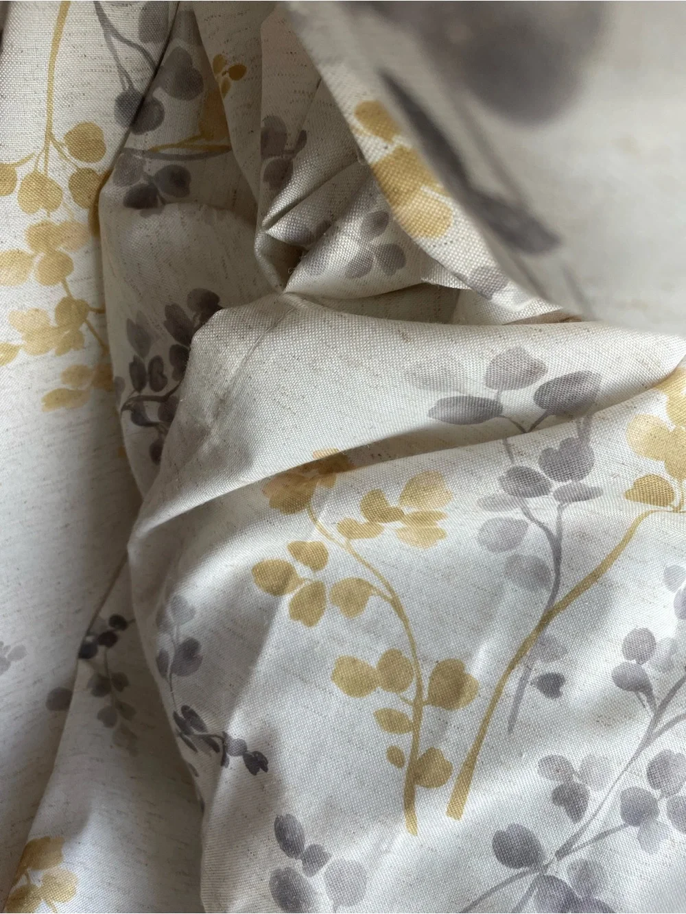 2 Floral Light Filtering Curtain Panels 98x56.